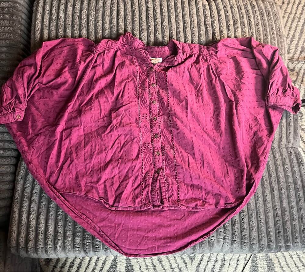 Pilcro Anthropologie Magenta Embroidered Dobby Blouse Large Petite 100% Cotton